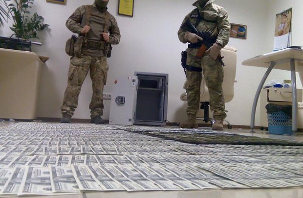 Деньги, найденные при обыске офисов прокуроров