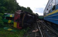 УЗ назвала дві можливі причини зіткнення потягів у Хмельницькій області