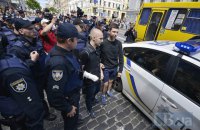 Поліція зупинила колону невідомих біля метро Театральна