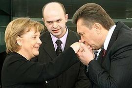 ​Меркель говорила с Януковичем по-русски