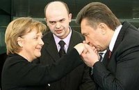 ​Меркель говорила с Януковичем по-русски