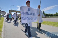 Колонна врачей пешком пришла из Ромен на акцию протеста у Кабмина