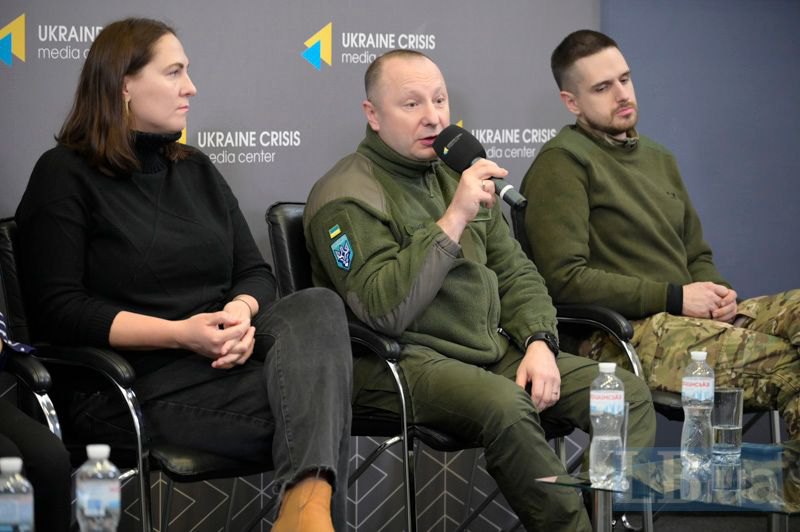 Ганна Демиденко, Сергій Позняк та Валерій Невструєв на брифінгу 19 грудня