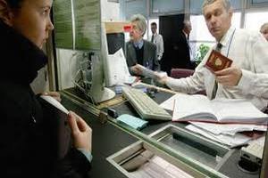Лавринович пригрозил Арбузову по поводу обмена валют по паспорту