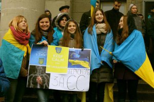  Тернопольские студенты разбили палаточный городок в поддержку евроинтеграции