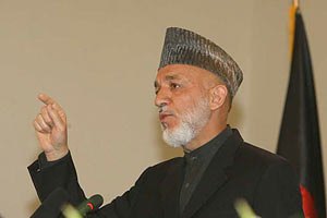 Карзай обвинил "Талибан" и США в сговоре
