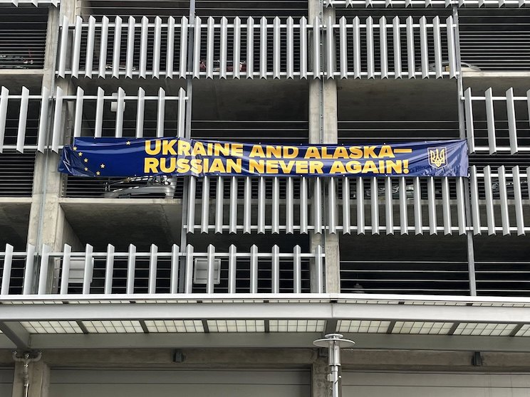 Мітинг на Алясці перед візитом Путіна 