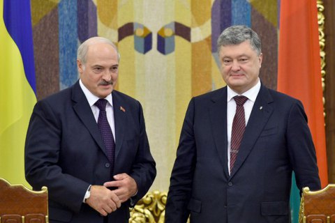 Порошенко поговорил с Лукашенко по телефону