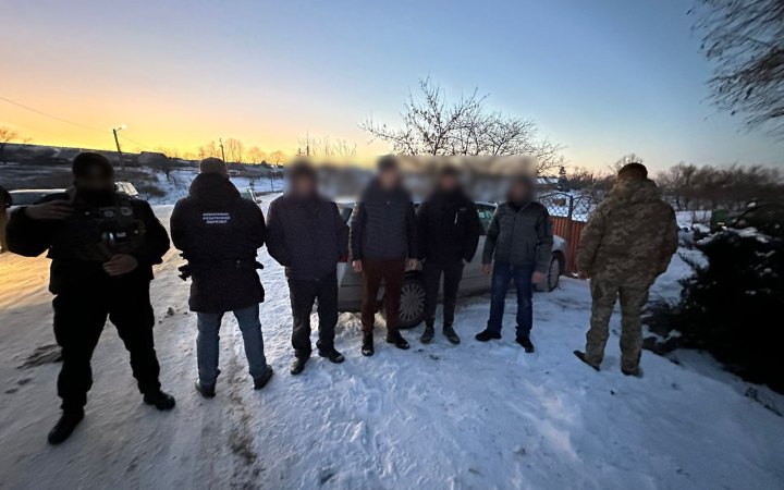 У Чернівецькій області затримали переправника ухилянтів разом із "клієнтами"
