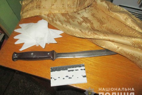 У Запорізькій області п’яний чоловік поранив ножем чотирьох відвідувачів кафе