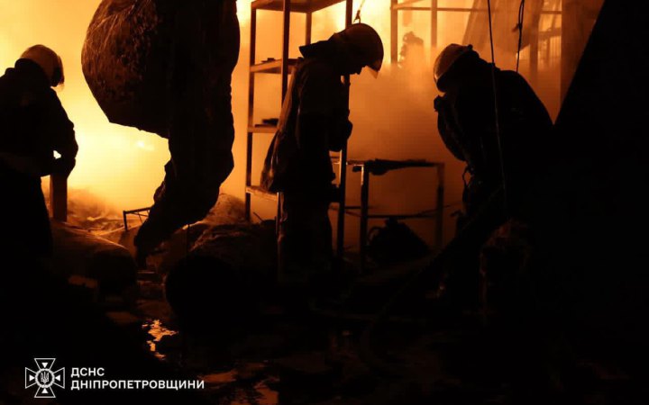 Зеленський: росіяни впали настільки низько, що запускають ракети по мирних містах у День святого Миколая