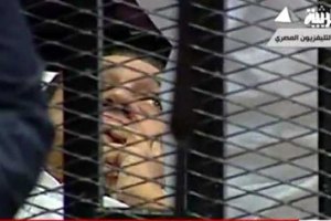 ​Врач попытался задушить Хосни Мубарака