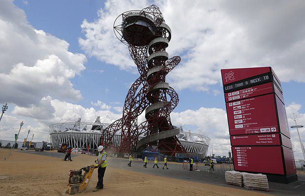 Инсталляция «Орбита» обошлась в 22,7 млн фунтов стерлингов. Почти 20 млн выделил самый богатый житель Великобритании,
сталелитейный магнат Лакшми Миттал. Аттракцион должны посещать около 1 млн человек в год