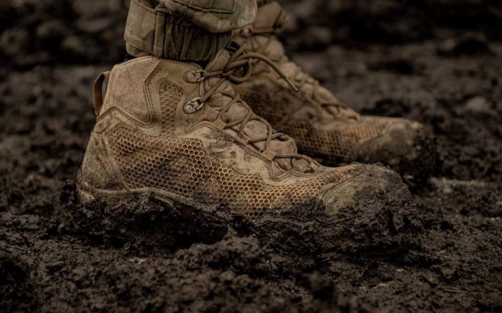 ДОТ вперше оголосив закупівлю демісезонних черевиків і маскувальних костюмів