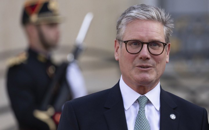 Стармер: Путін повинен "заплатити ціну" за те, що не ставиться серйозно до мирних переговорів з Україною