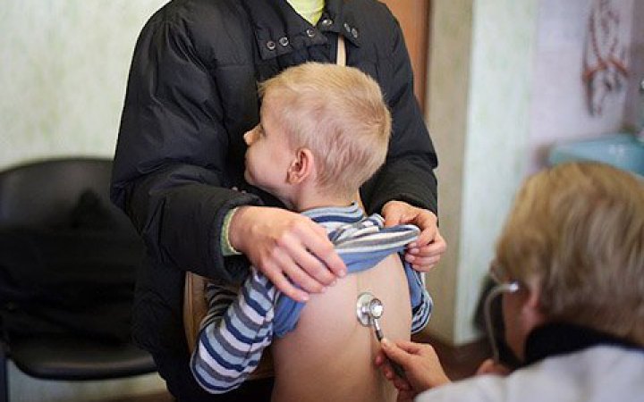 В Україні більшає дітей, хворих на кашлюк. Причина – замало щеплених, каже МОЗ