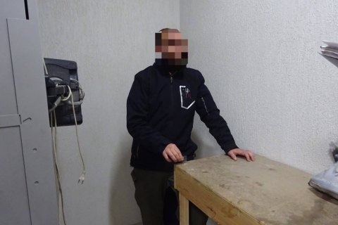 Інспектора Лук'янівського СІЗО затримали за постачання наркотиків ув'язненим