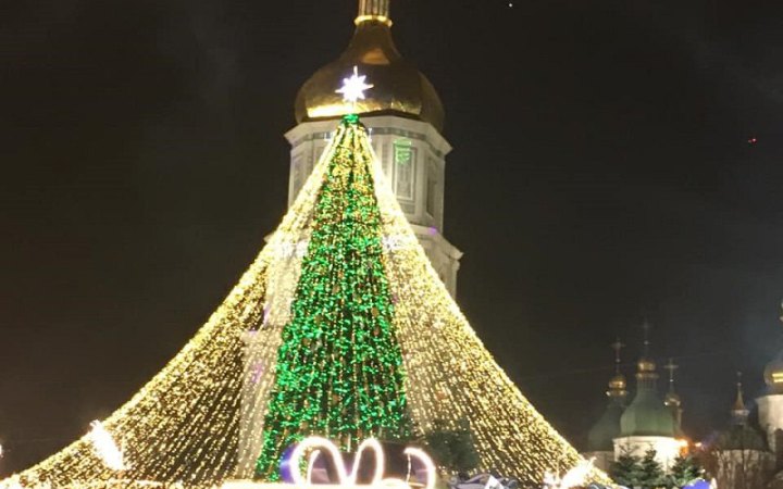 Петиція про недоцільність встановлення ялинки під час воєнного стану набрала необхідну для розгляду кількість голосів