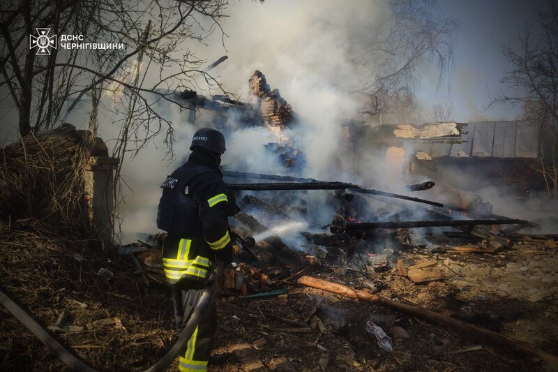 На Чернігівщині внаслідок удару дрону зайнявся будинок і загинув чоловік