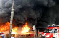 Пожар в торговых рядах с секонд-хендом в Киеве полностью ликвидирован