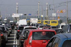 Киев остановился в многокилометровых пробках