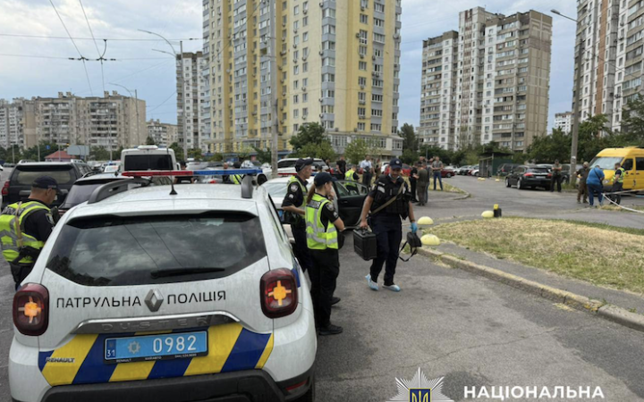 Підійшов до авто і вистрілив: у Києві невідомий убив чоловіка (доповнено)