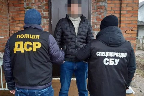 На Хмельнитчине полиция задержала криминального авторитета за незаконное пересечение границы