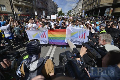 Запад похвалил Украину за мирный ЛГБТ-марш