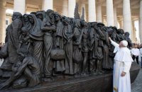 Папа Римський відкрив у Ватикані пам'ятник мігрантам