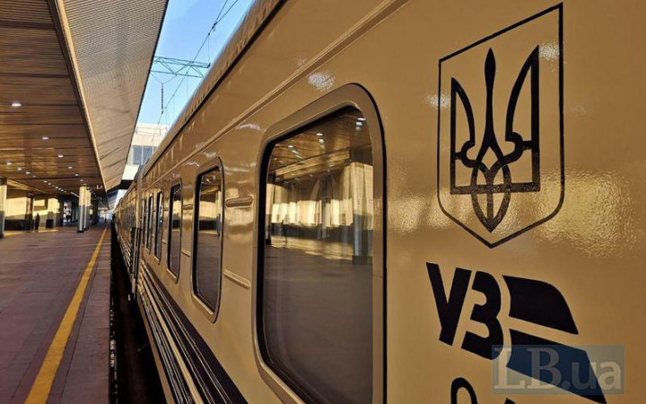 Укрзализныця сообщает о задержке ряда поездов из-за обстрелов
