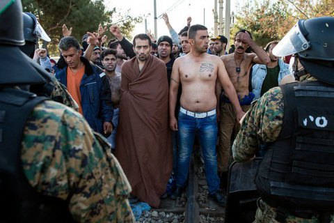 У Греції бунтівні мігранти підпалили центр прийому