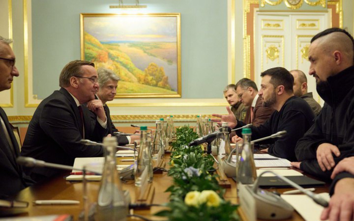 Зеленський обговорив із німецьким міністром оборони захист нового "зернового коридору" в Чорному морі