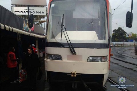У Києві уламок гальмівного диска пробив підлогу в трамваї і поранив 80-річну пасажирку