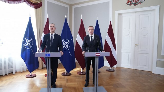 Генеральний секретар НАТО Єнс Столтенберг і президент Латвії Едгарс Рінкевичс