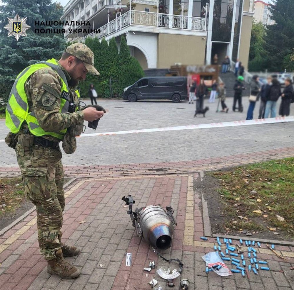 У парк Орлятко впали уламки 