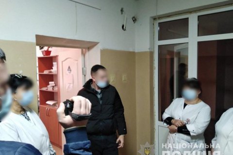 В Черкасской области семейного врача уличили в торговле поддельными ковид-сертификатами