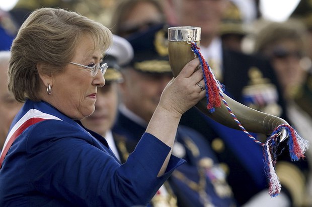 Президент Мішель Бачелет під час військового параду на День Незалежності Чилі, Сантьяго, 19 вересня 2009.