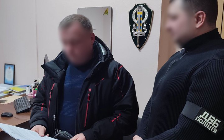 У Києві поліцейські викрили адміністраторку ТСЦ та посадовців автошкіл у незаконних махінаціях 