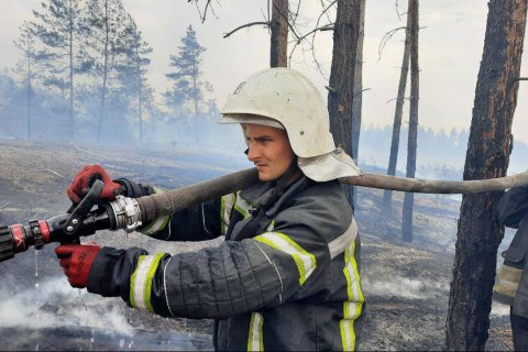 На Луганщині рятувальники продовжують гасити сім осередків займання