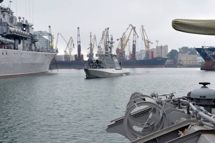Украина построила два новеньких баркаса для ВМС