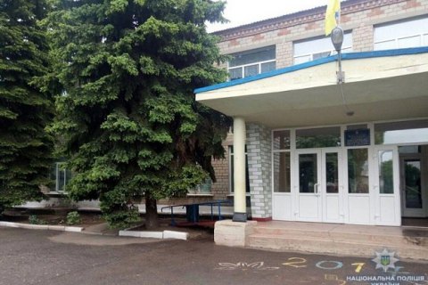 ​В селе под Марьинкой из-за распыления газа эвакуировали школу 