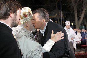 Через Януковича до Лаври пропускали через тунікети