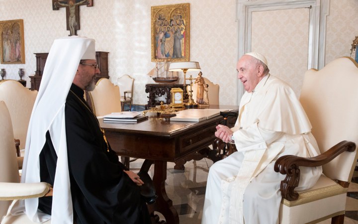 Глава УГКЦ зустрівся з Папою Римським і подарував фрагмент російської міни