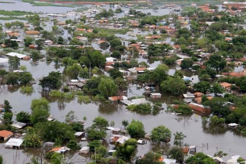 У Південній Америці більше як 180 тис. осіб покинули домівки через повені