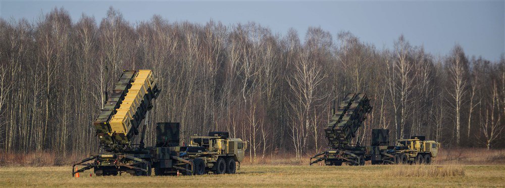 Американські ЗРК «Патріот» на військовому полігоні біля Сохачева під час спільних військових навчань у рамках Atlantic Resolve, Польща, 21 березня 2015 р.