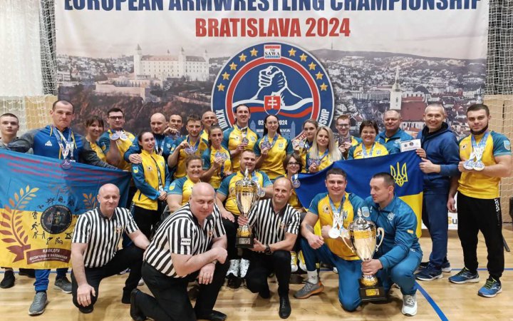 Жінки зі збірної України з пара армрестлінгу взяли золото на чемпіонаті Європи