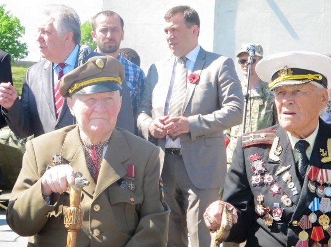 На фото праворуч – ветеран Іван Залужний, чий онук Іван Гутнік-Залужний загинув на російсько-українській війні, ліворуч – Степан Петраш, військовик УПА