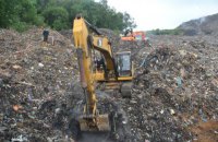 Во Львове неизвестные заблокировали пункт, с которого мусор везут в Киев