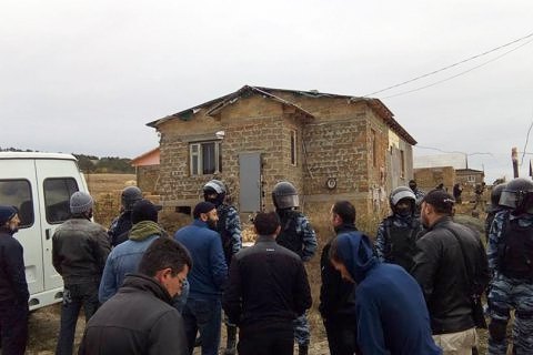 ФСБ проводит массовые обыски в домах крымских татар