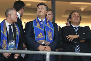 Янукович відвідає матч Україна - Франція